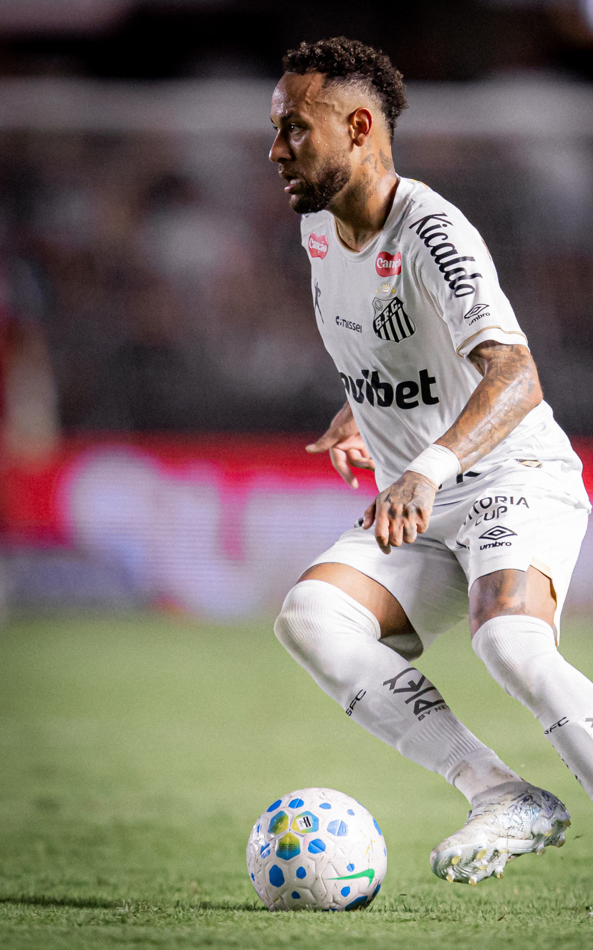 Neymar em a&ccedil;&atilde;o contra o Atl&eacute;tico-MG - Raul Baretta/Santos FC