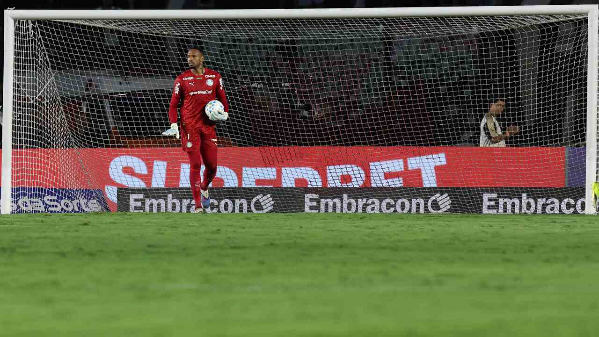 Carlos Miguel provoca torcida do Corinthians, em Itaquera
