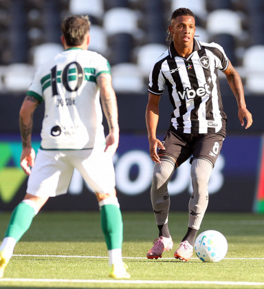 Em jogo movimentado, Botafogo empata com Coritiba pelo Brasileirão