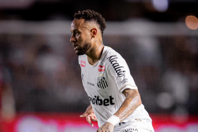 Cuca exalta atuação e forma física de Neymar contra o Galo: 'Encheu o tanque'