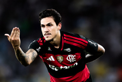 Com dois gols de Pedro, Flamengo vence o Fluminense no Maracanã