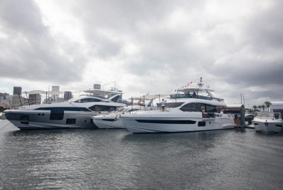 Camas de casal, sala de estar e hidromassagem: veja fotos de barcos do Rio Boat Show
