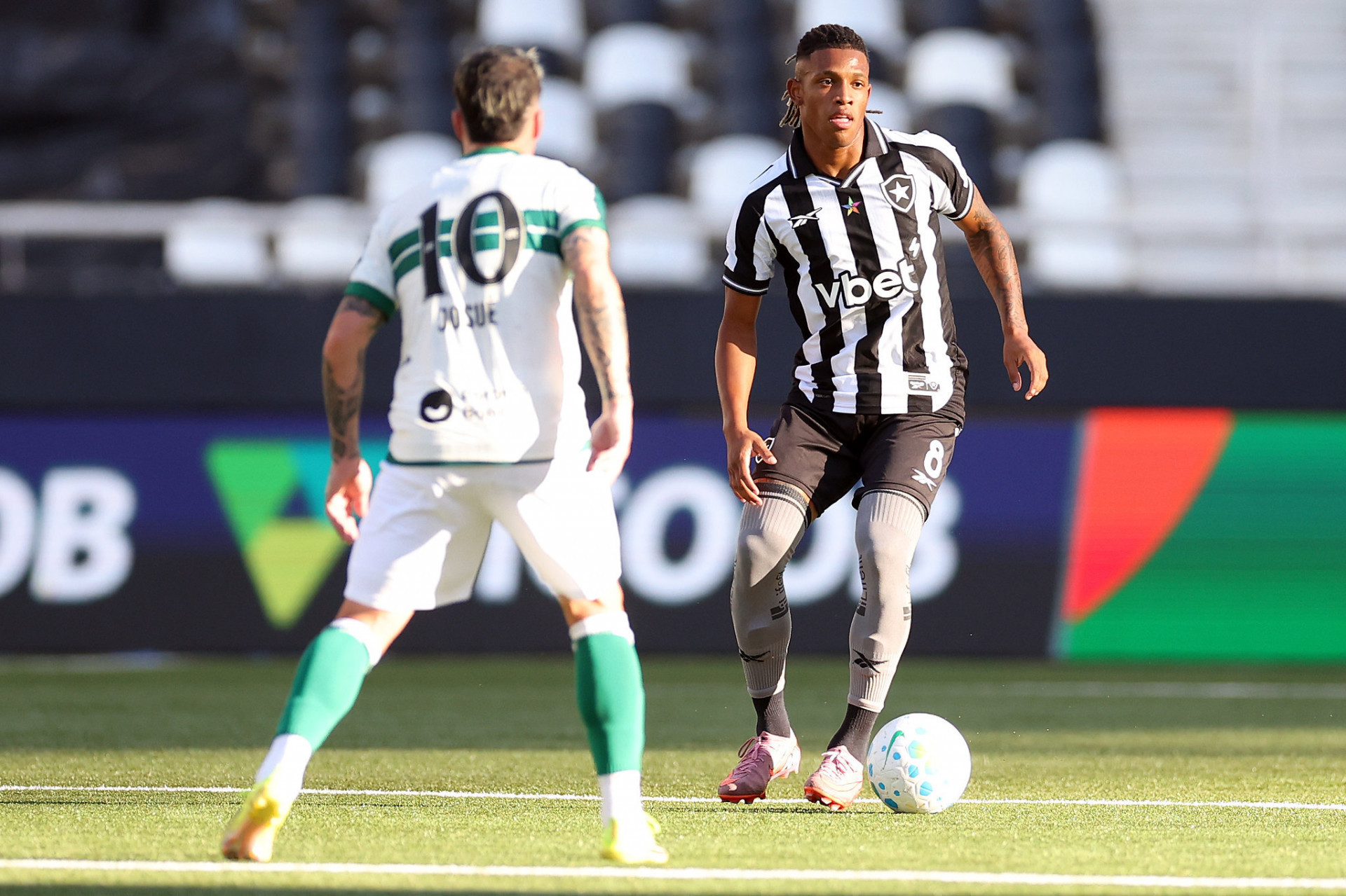 Danilo &eacute; marcado por Josu&eacute; - VÃ­tor Silva / Botafogo