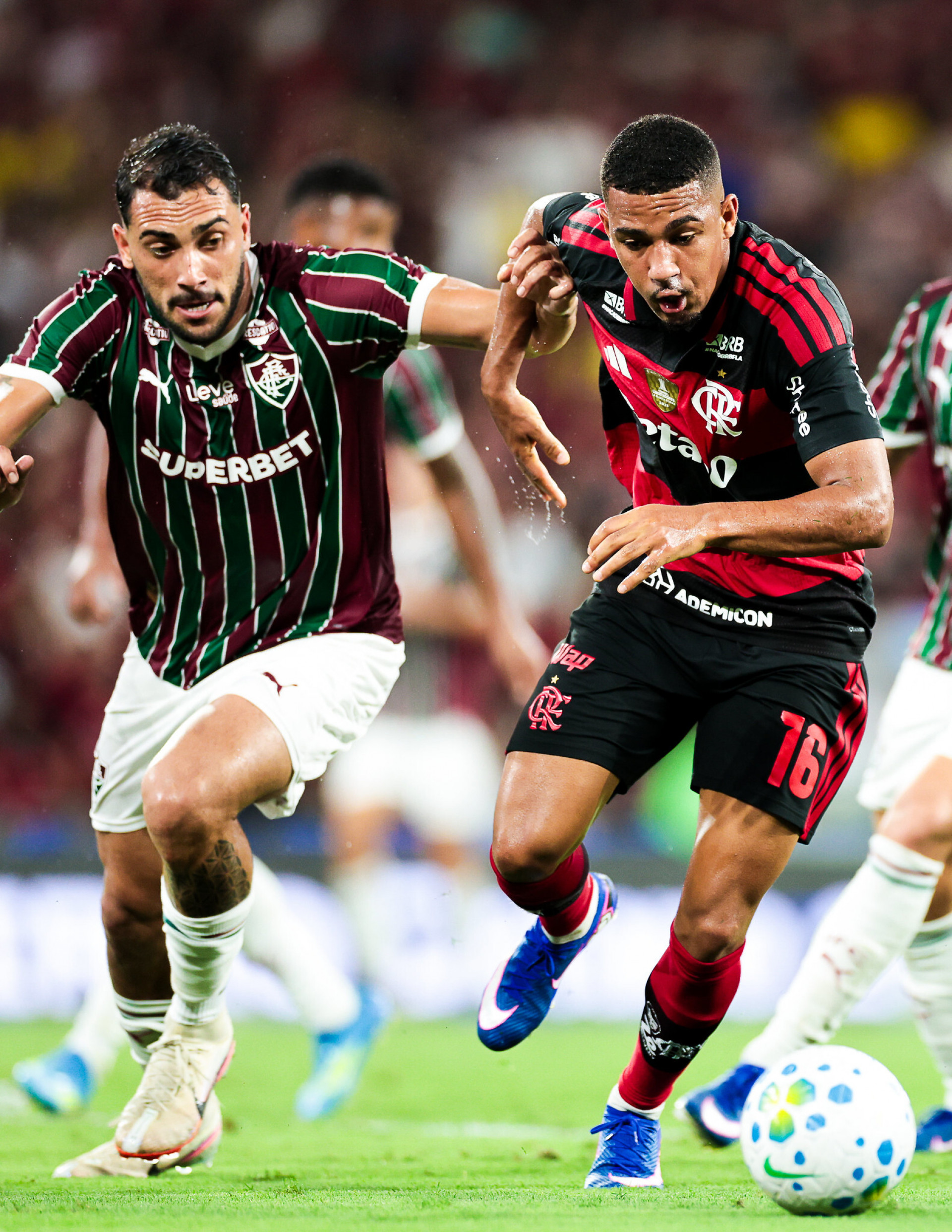 Freytes acompanha Samuel Lino - Gilvan de Souza / Flamengo