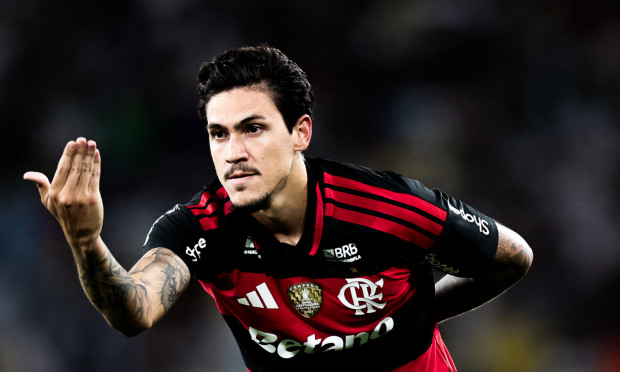Com dois gols de Pedro, Flamengo vence o <br>Fluminense no Maracanã