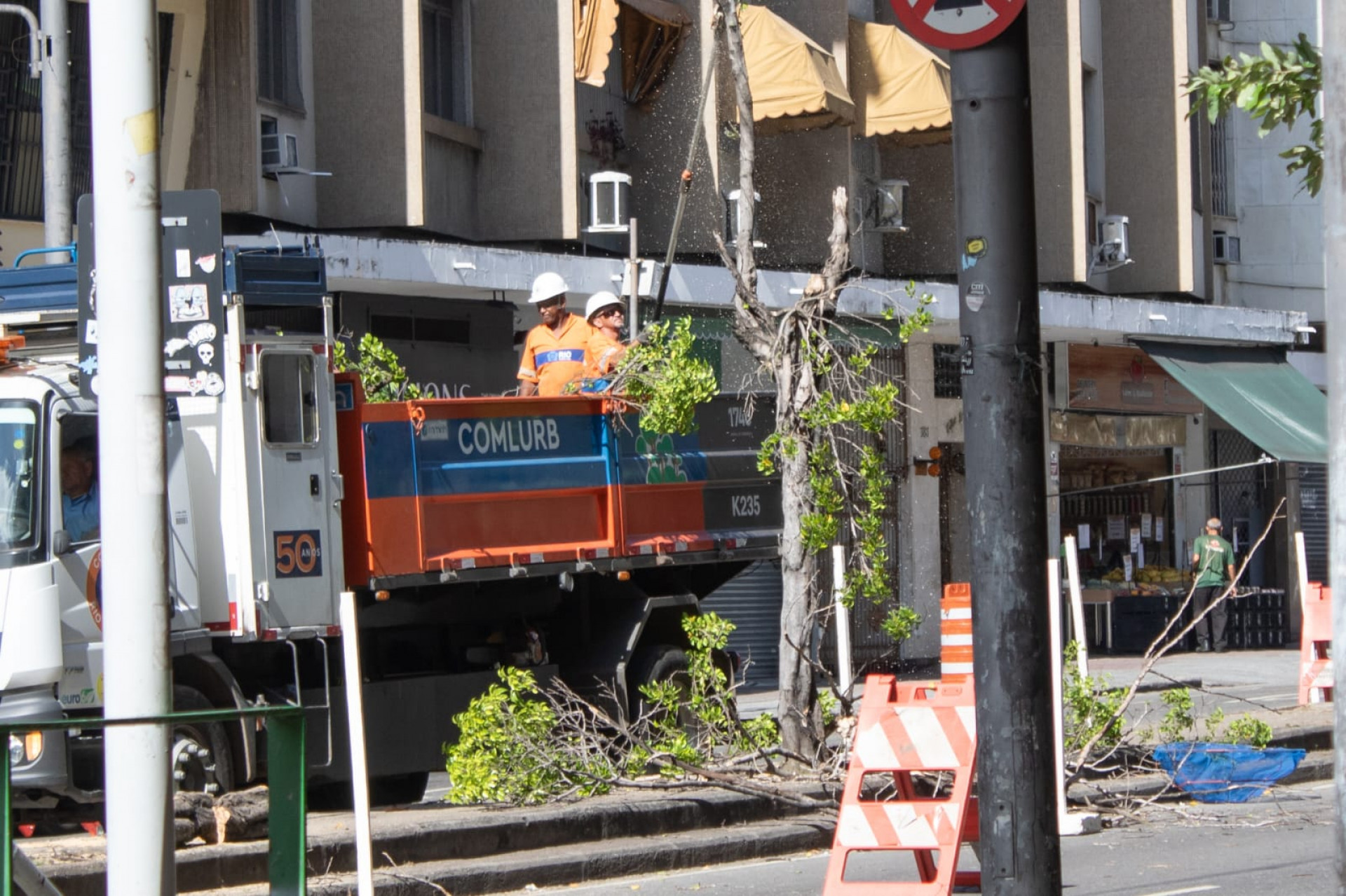 Intervenções para nova ciclovia da Rua Conde de Bonfim começaram neste domingo (12) - Érica Martin