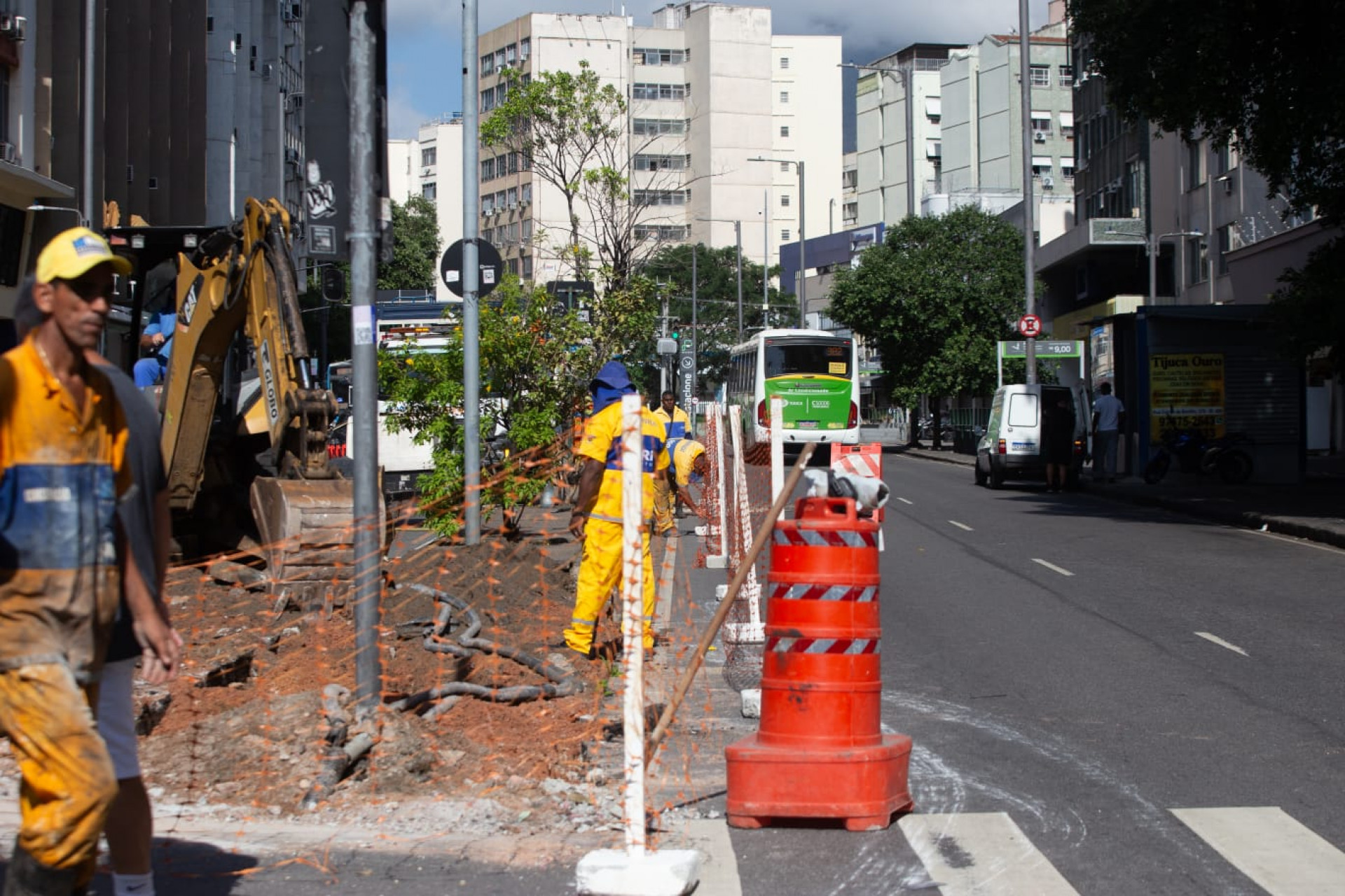 Intervenções para nova ciclovia da Rua Conde de Bonfim começaram neste domingo (12) - Érica Martin / Agência O Dia