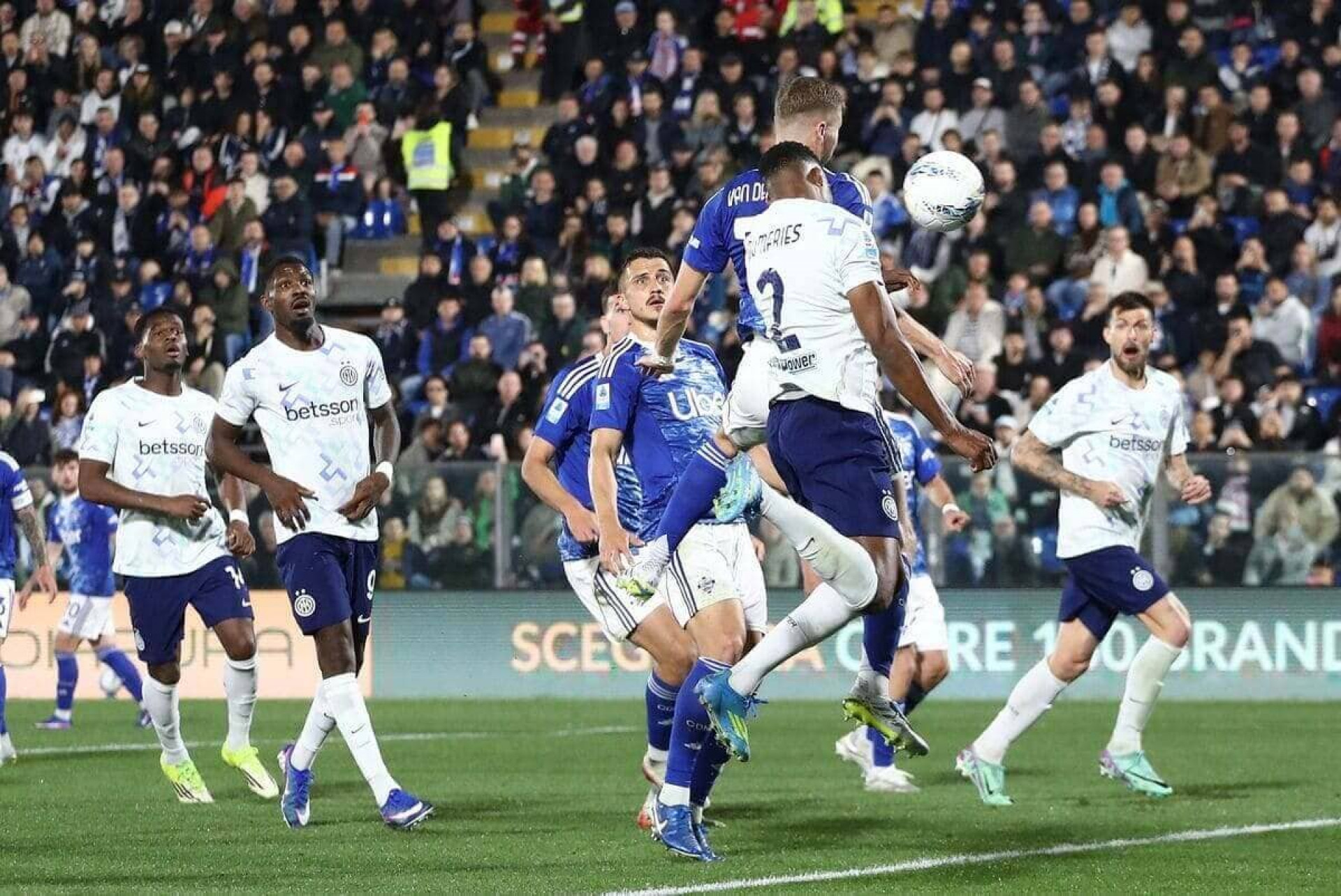 Inter de Mil&atilde;o tem virada de campe&atilde; em cima do Como
