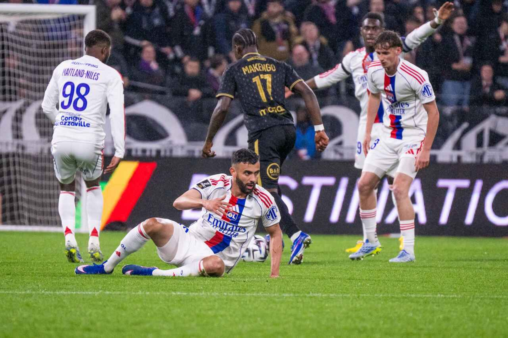 Endrick d&aacute; assist&ecirc;ncia, e Lyon vence Lorient pelo Campeonato Franc&ecirc;s