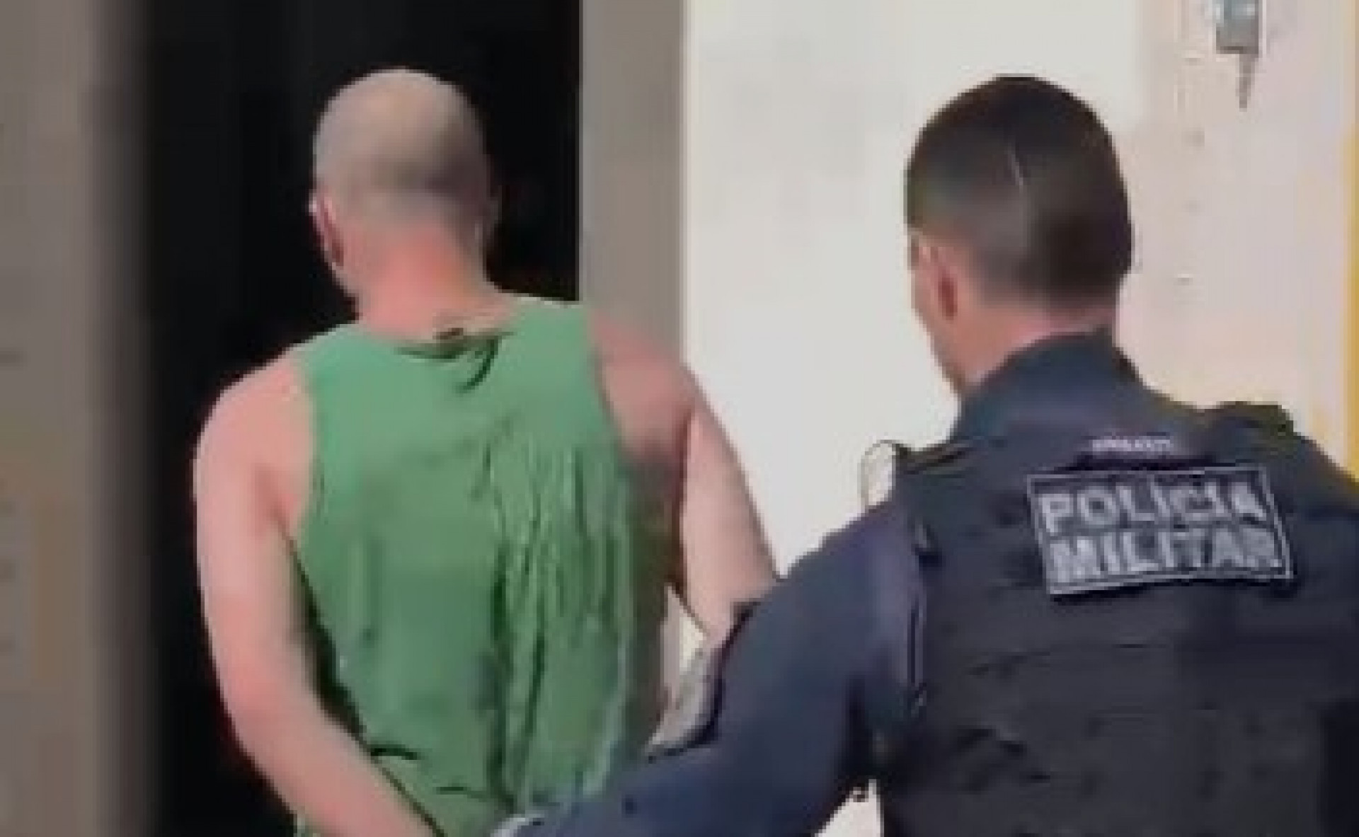 Homem é preso suspeito de ameaçar ex-companheira e atear fogo em residência em Cascatinha