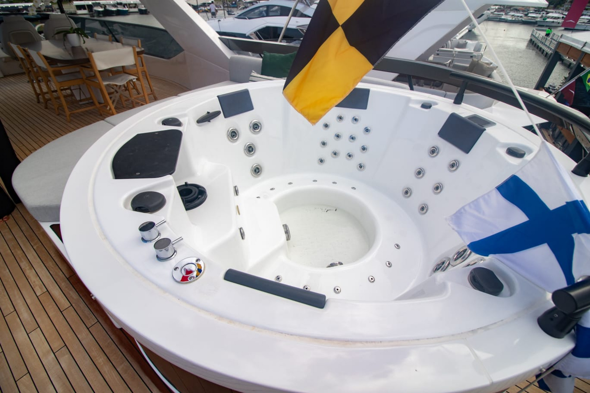 Rio Boat Show começou neste sábado (11) com centenas de barcos expostos - Érica Martin / Agência O Dia