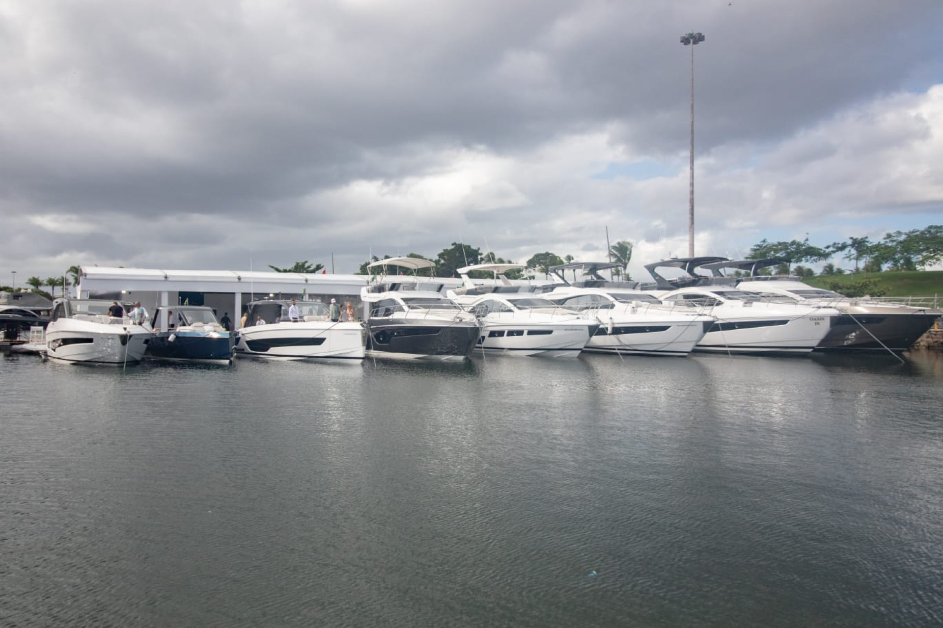 Rio Boat Show começou neste sábado (11) com centenas de barcos expostos - Érica Martin / Agência O Dia