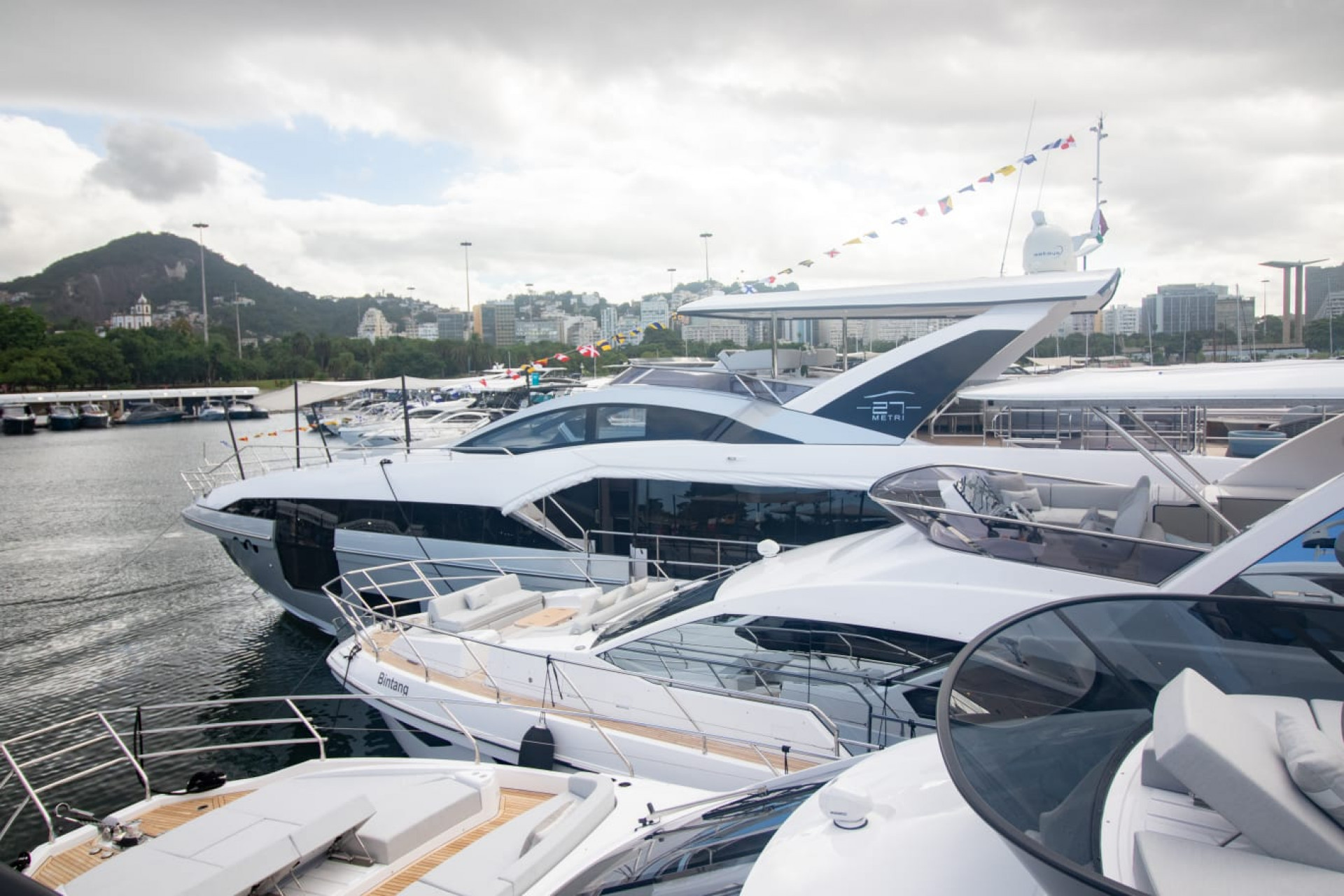 Rio Boat Show começou neste sábado (11) com centenas de barcos expostos - Érica Martin / Agência O Dia