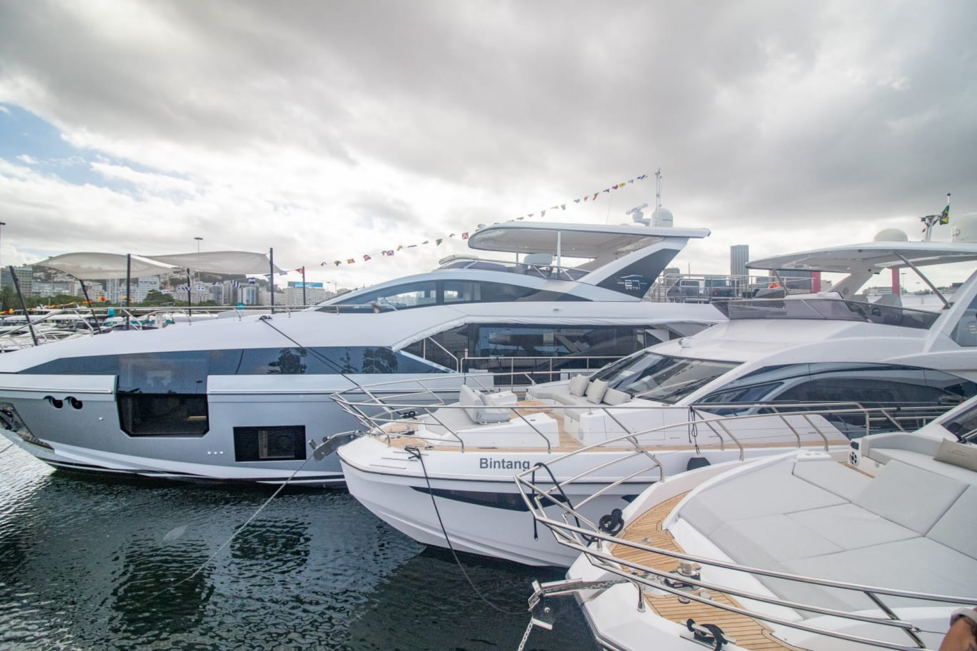 Rio Boat Show começou neste sábado (11) com centenas de barcos expostos - Érica Martin / Agência O Dia