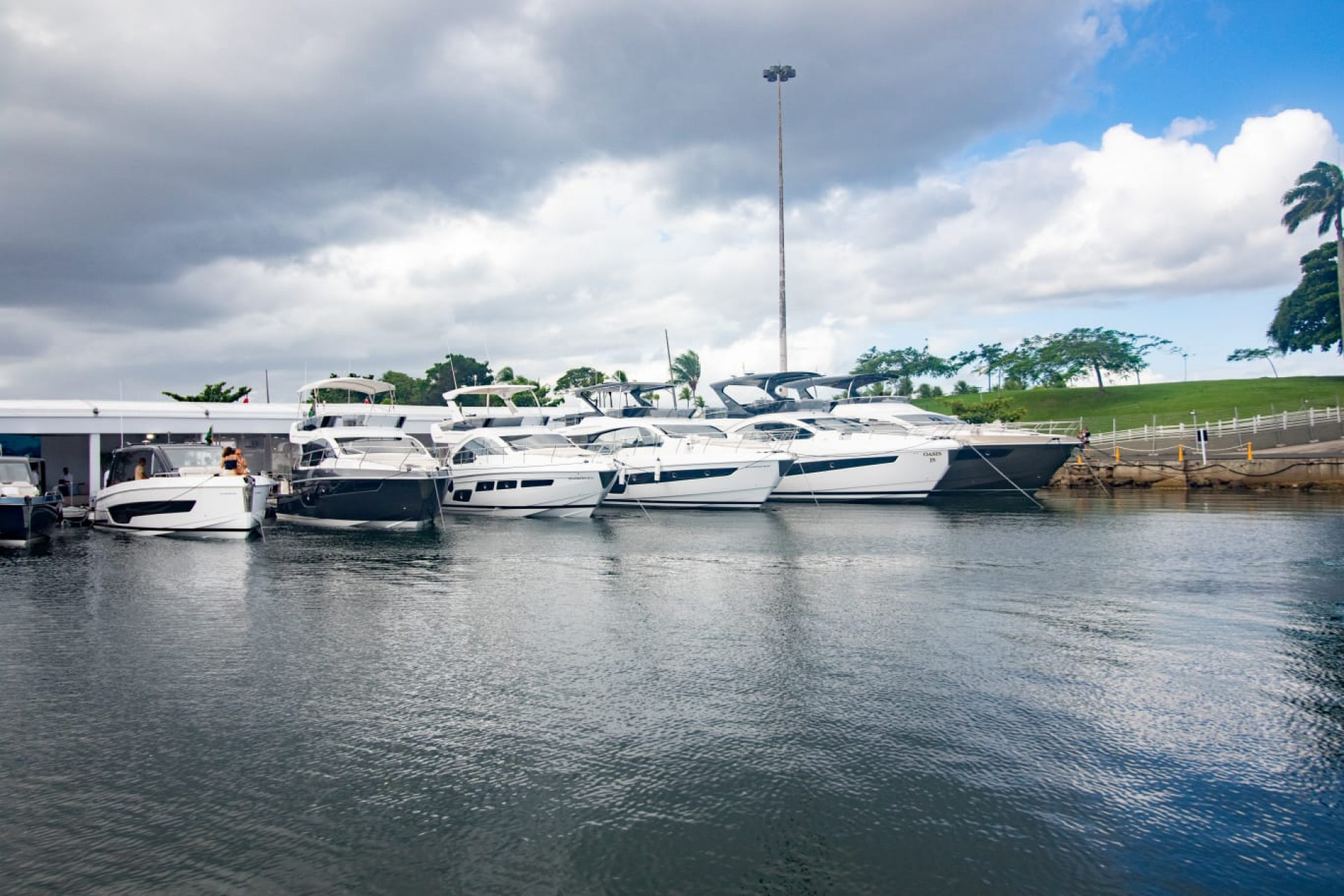 Rio Boat Show começou neste sábado (11) com centenas de barcos expostos - Érica Martin / Agência O Dia