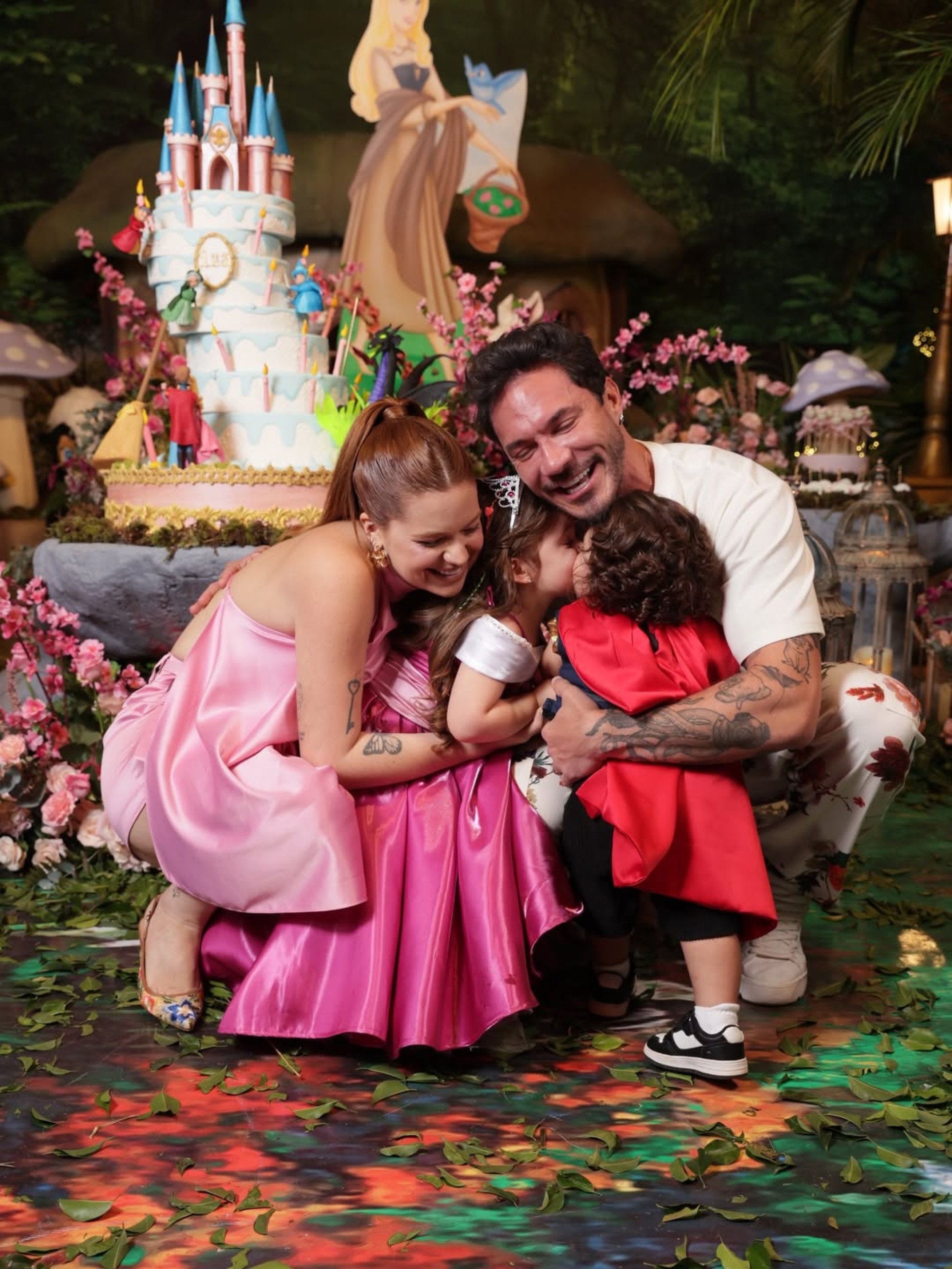 Viih Tube e Eliezer ao lado dos filhos, Lua e Ravi - Reprodução / Instagram