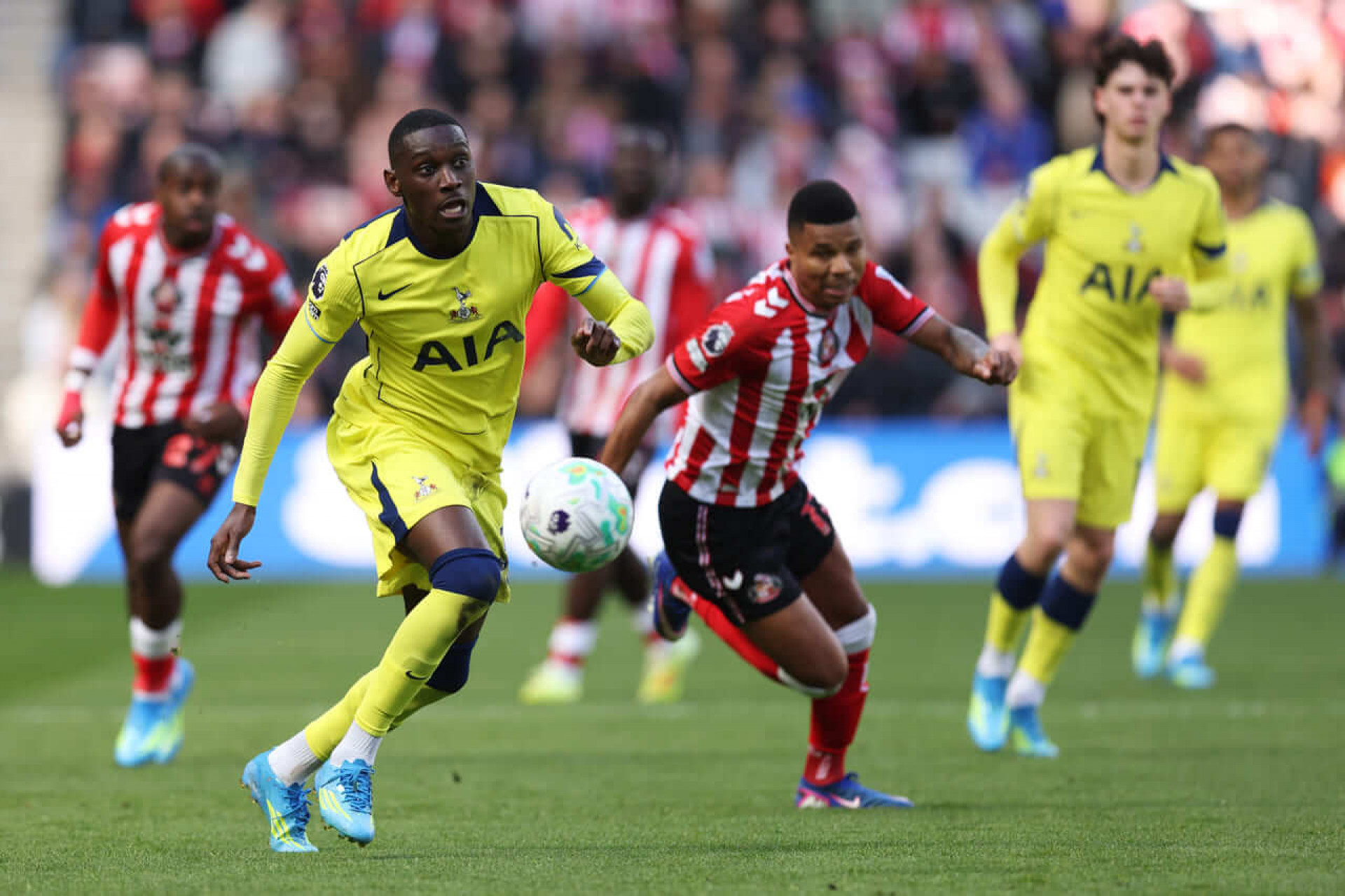 Tottenham volta a perder e segue na zona de rebaixamento do Ingl&ecirc;s