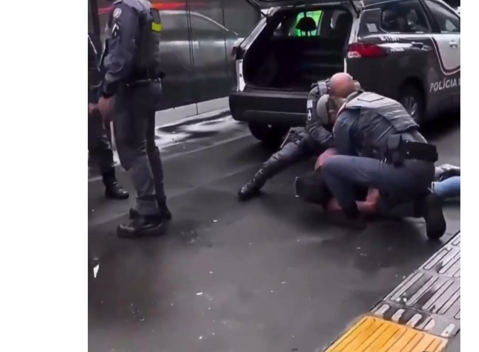 Vídeo: mulher discorda de valor de rescisão, discute e é presa em escritório