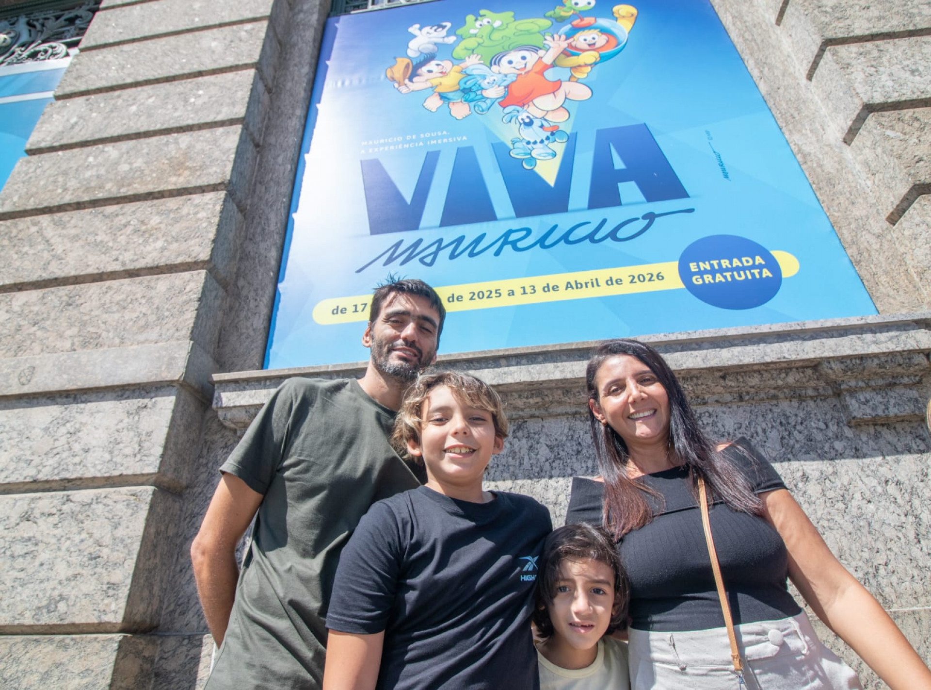 Regiane Paura aproveitou o domingo para visitar exposição com a família  - Érica Martin / Agência O Dia 