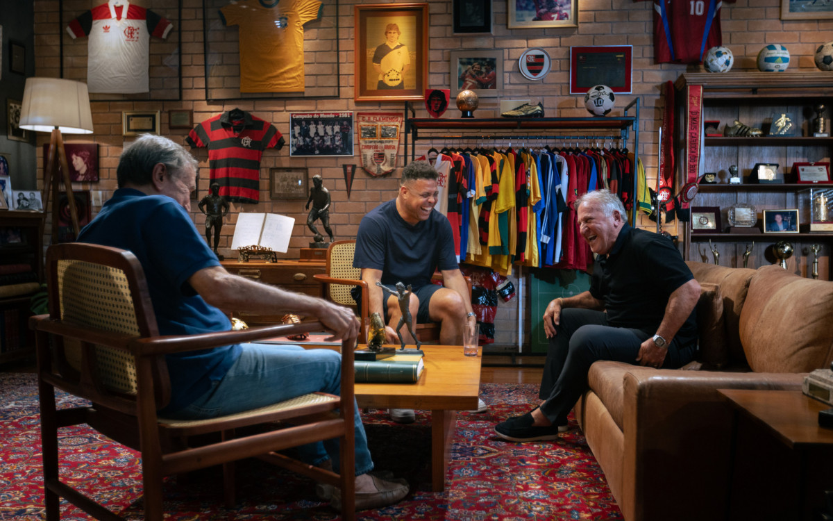 Zico conversa com Ronaldo Fen&ocirc;meno e Carlos Alberto Parreira em seu museu particular - Divulga&ccedil;&atilde;o / Peter Wrede