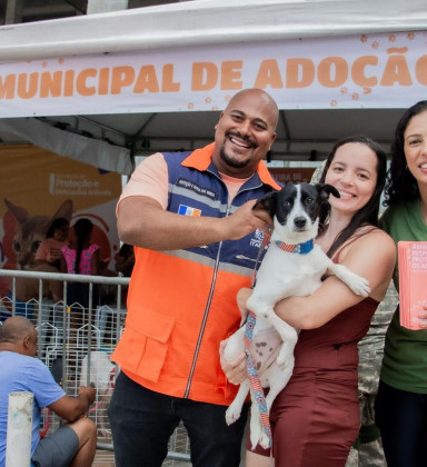 Primeira feira de adoção animal mobiliza população e garante novos lares para pets em Itaboraí