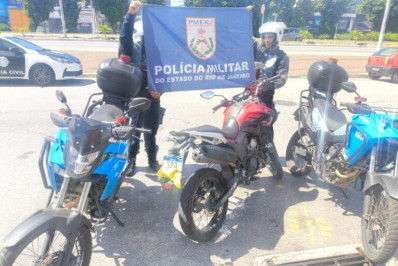 Moto com placa encoberta leva homem à prisão em abordagem policial em Rio das Ostras