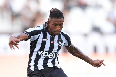 Botafogo quer dar mais liberdade a Danilo dentro de campo