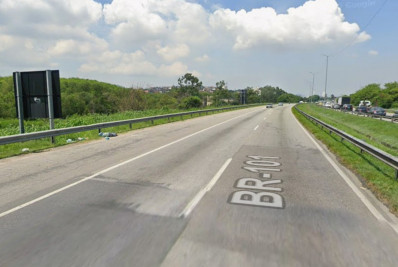 Colisão entre carros e dois ônibus na BR-101 deixa 12 feridos