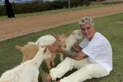 Bruno Gagliasso comemora 44 anos e ganha presente inusitado de Giovanna Ewbank