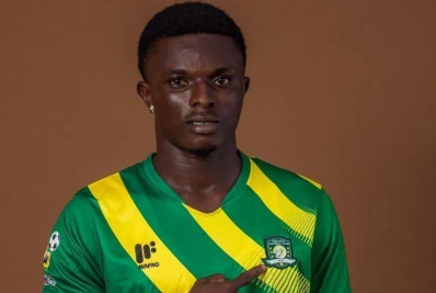 Atacante ganês de 20 anos morre após ônibus de equipe ser atacado por assaltantes