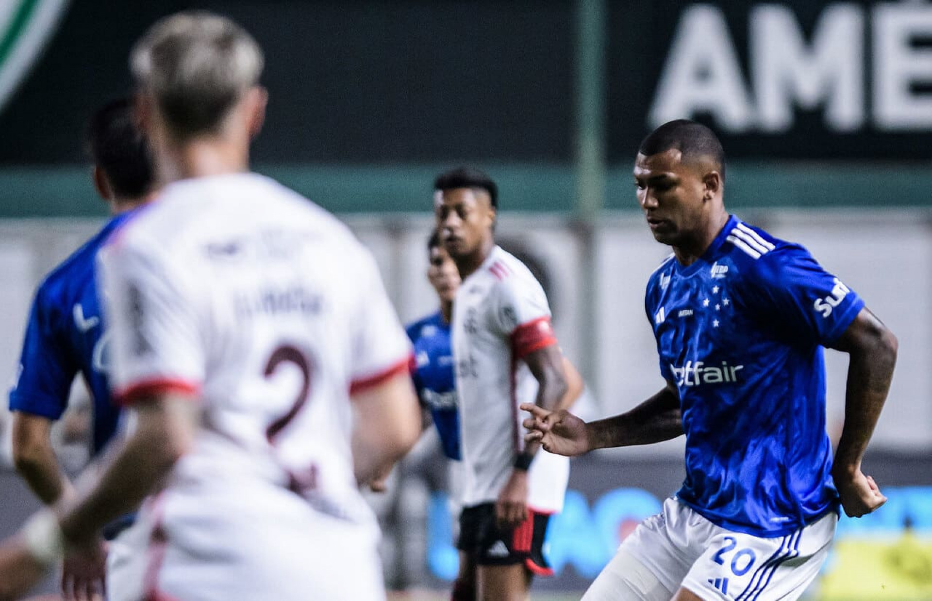 Artur Jorge evita dar esclarecimentos sobre Walace: “Isso &eacute; com a diretoria”