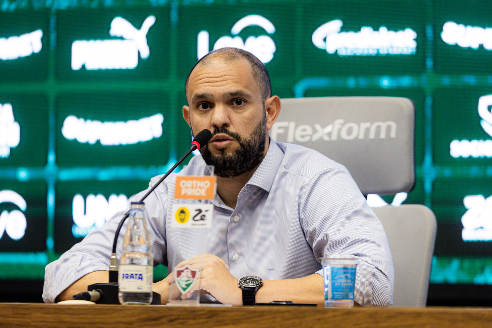 Torcida volta a protestar contra a diretoria em meio à má fase do Fluminense