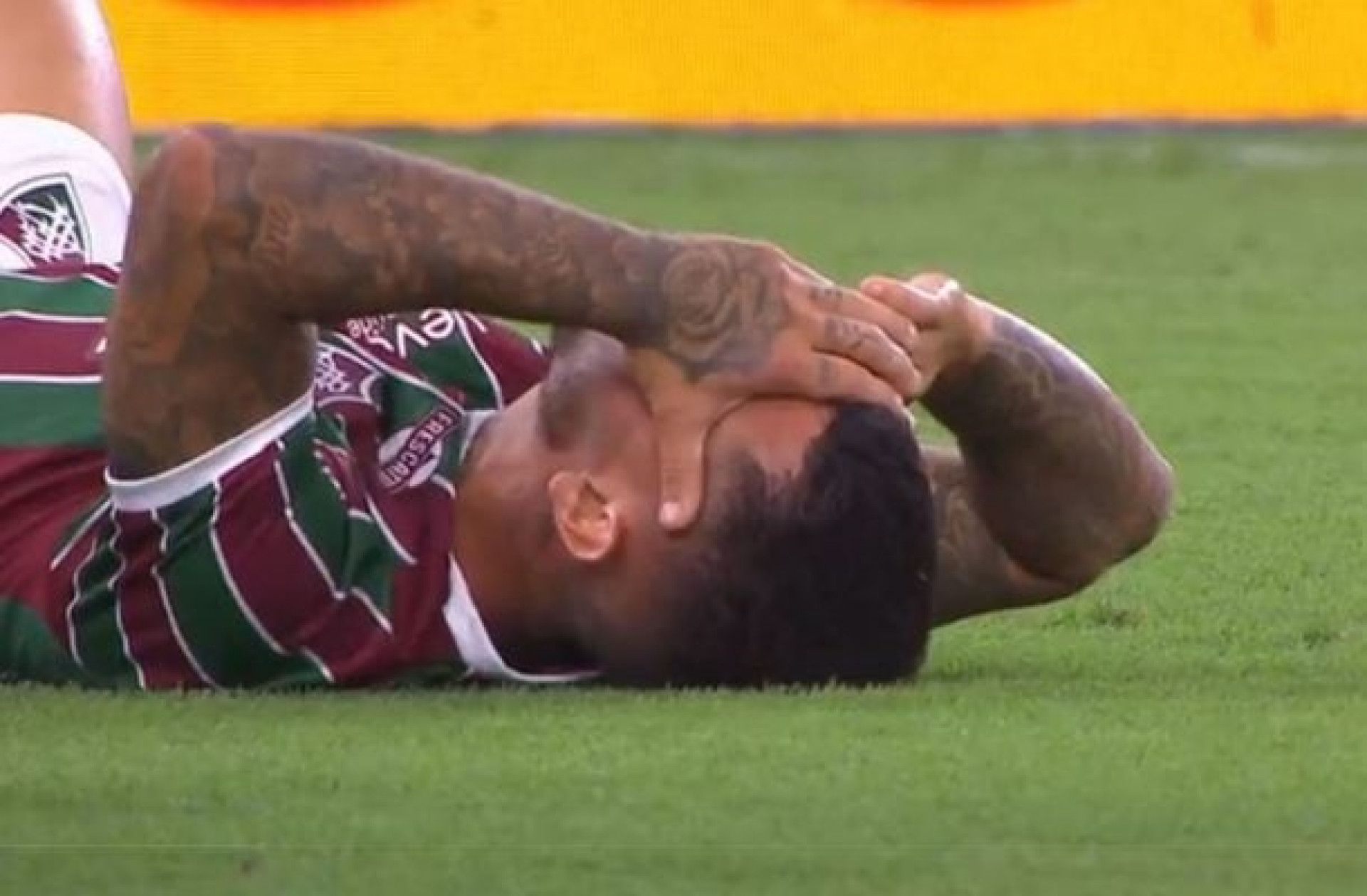 Lucho Acosta sofre les&atilde;o no joelho e desfalca o Fluminense por at&eacute; quatro semanas
