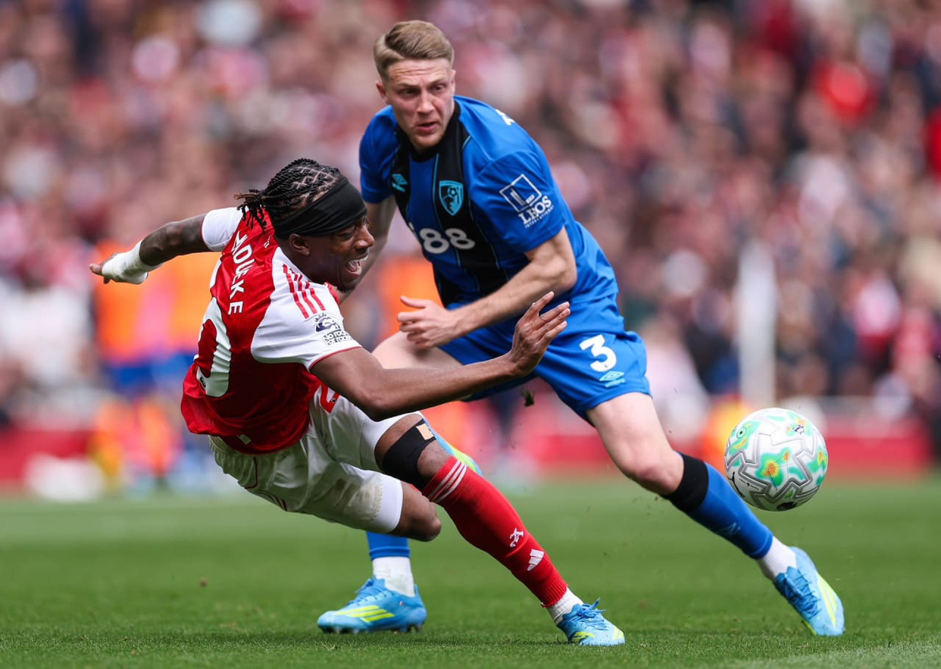 Manchester City depende apenas das pr&oacute;prias for&ccedil;as para tirar t&iacute;tulo do Arsenal