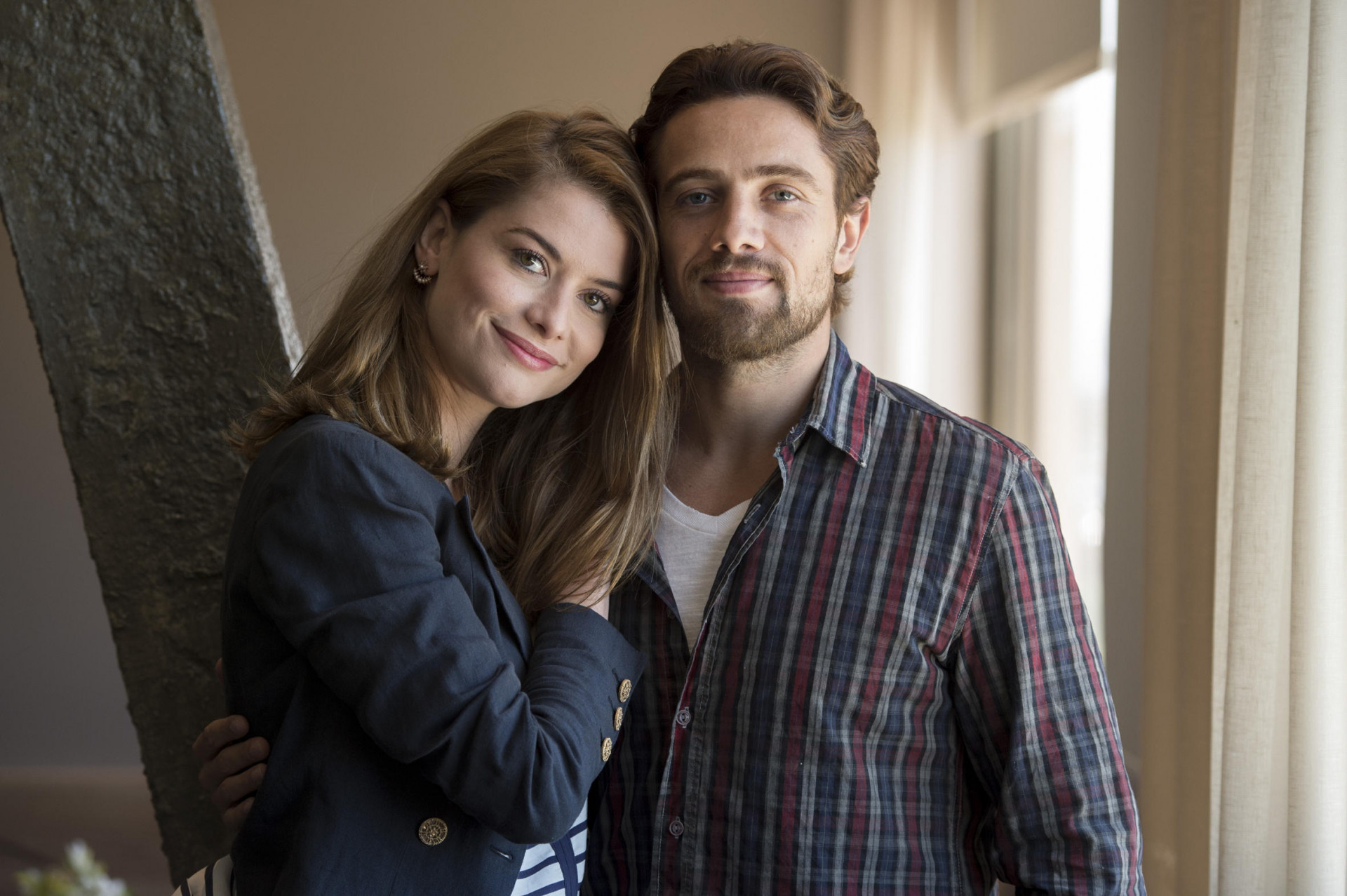 'Além do Tempo': Lívia (Alinne Moraes) e Felipe (Rafael Cardoso) se reencontram no século XXI - Estevam Avellar / TV Globo