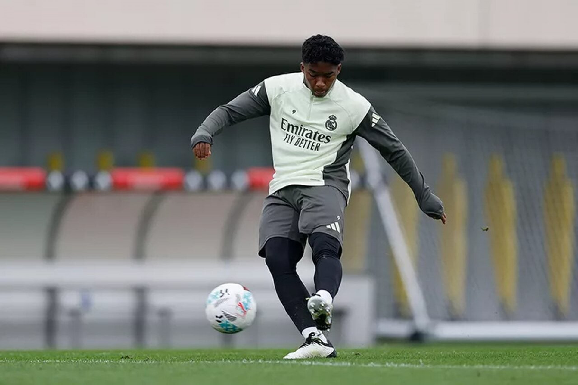 Real Madrid quer retorno do atacante Endrick, diz jornal