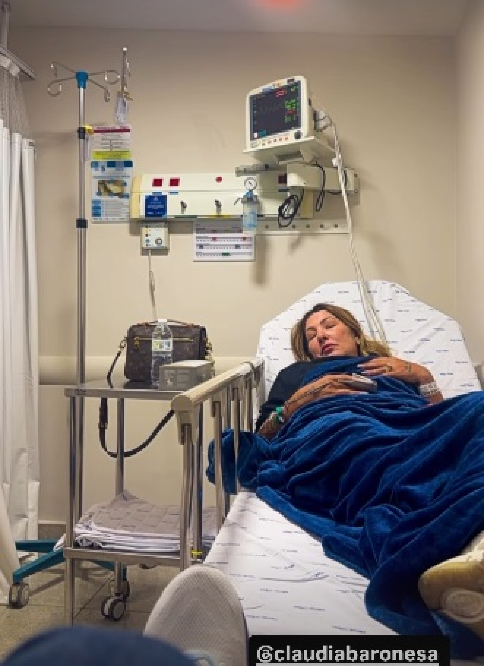 Cláudia Baronesa inalou fumaça e foi medicada no hospital  - Reprodução/Instagram