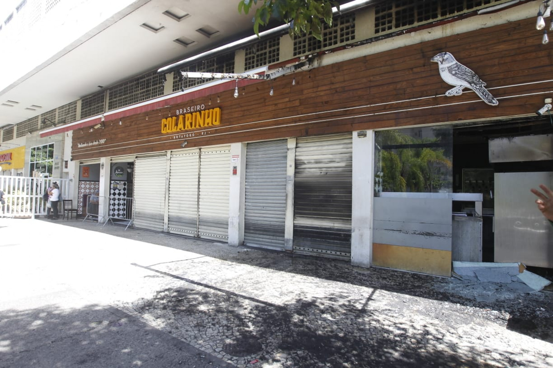 Fogo atingiu o Braseiro Colarinho, na Rua Nelson Mandela, em Botafogo - Reginaldo Pimenta / Agência O Dia
