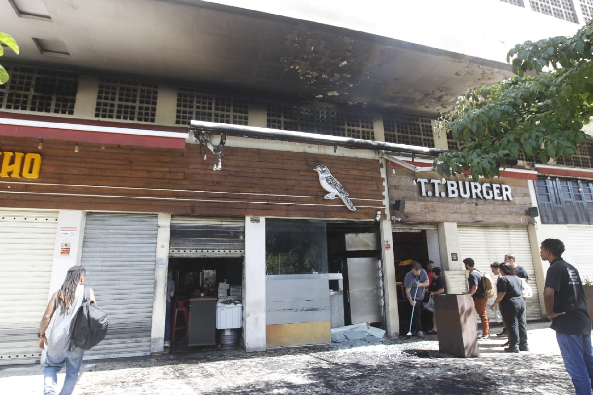 Fogo atingiu o Braseiro Colarinho, na Rua Nelson Mandela, em Botafogo - Reginaldo Pimenta / Agência O Dia