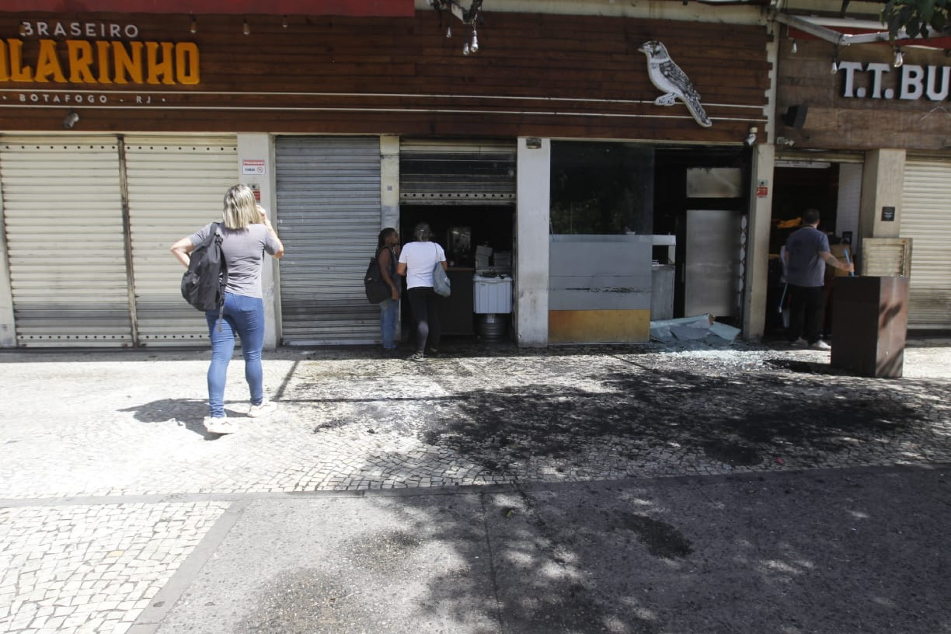 Fogo atingiu o Braseiro Colarinho, na Rua Nelson Mandela, em Botafogo - Reginaldo Pimenta / Agência O Dia