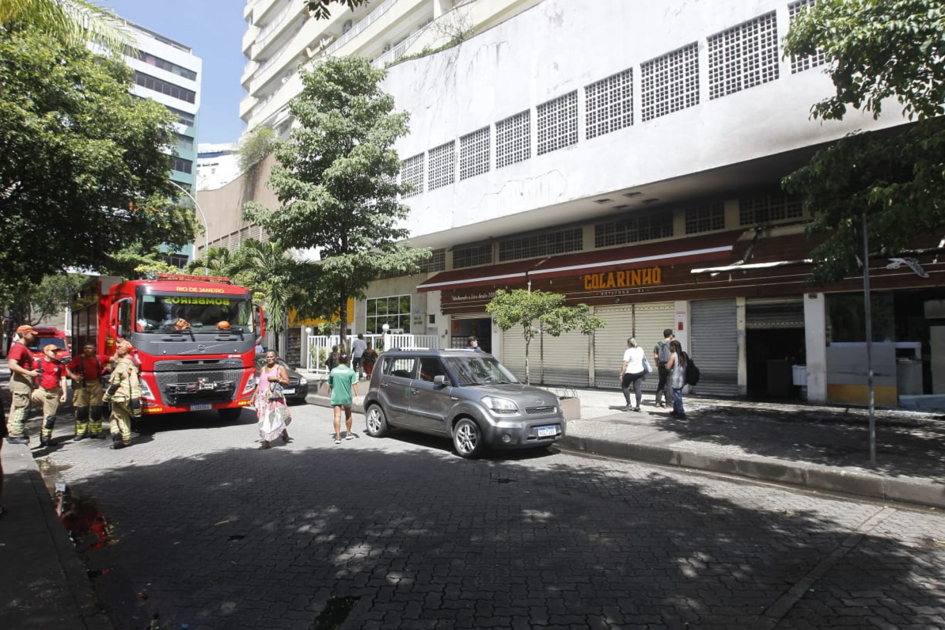 Fogo atingiu o Braseiro Colarinho, na Rua Nelson Mandela, em Botafogo - Reginaldo Pimenta / Agência O Dia