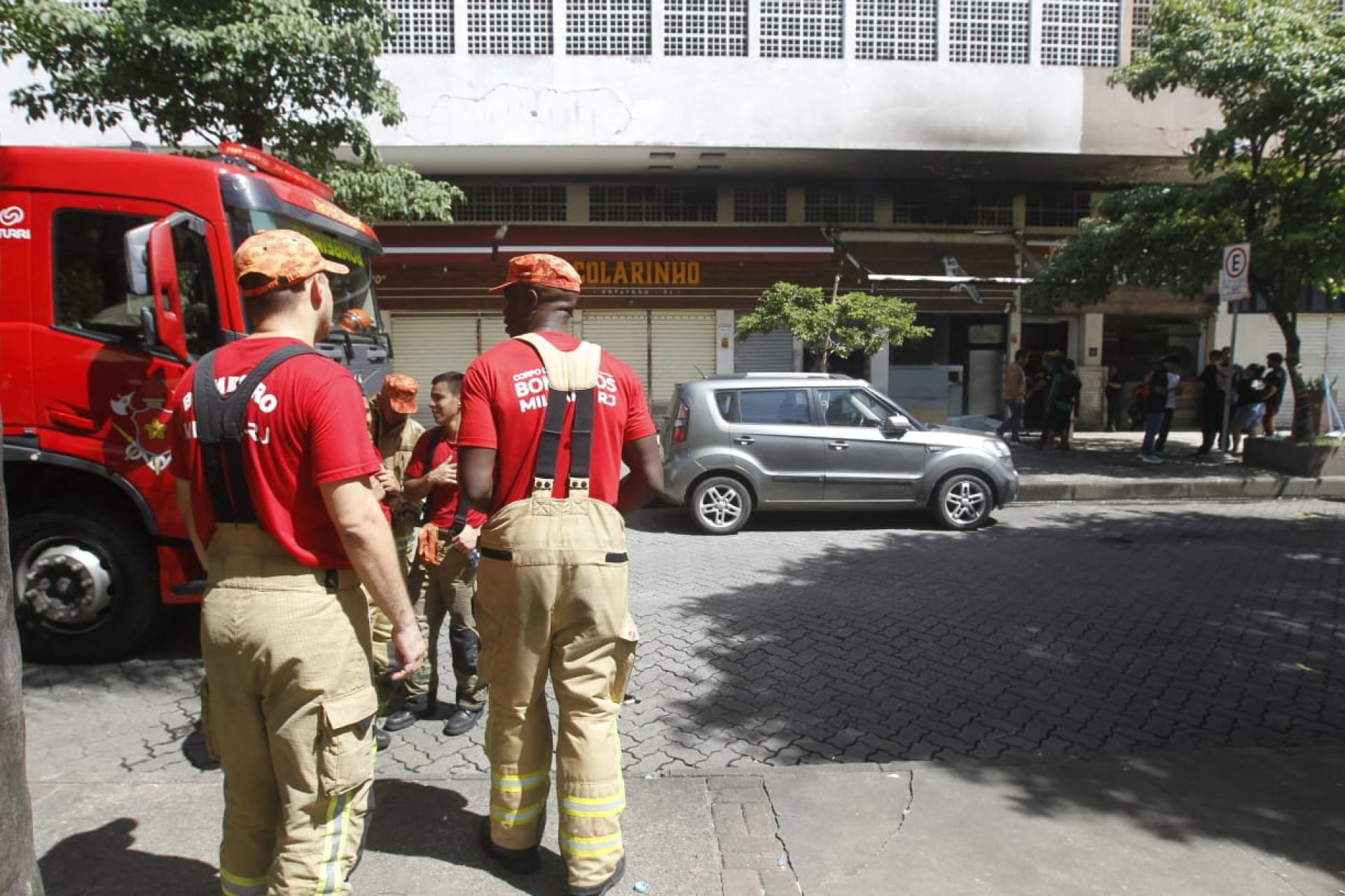 Fogo atingiu o Braseiro Colarinho, na Rua Nelson Mandela, em Botafogo - Reginaldo Pimenta / Agência O Dia