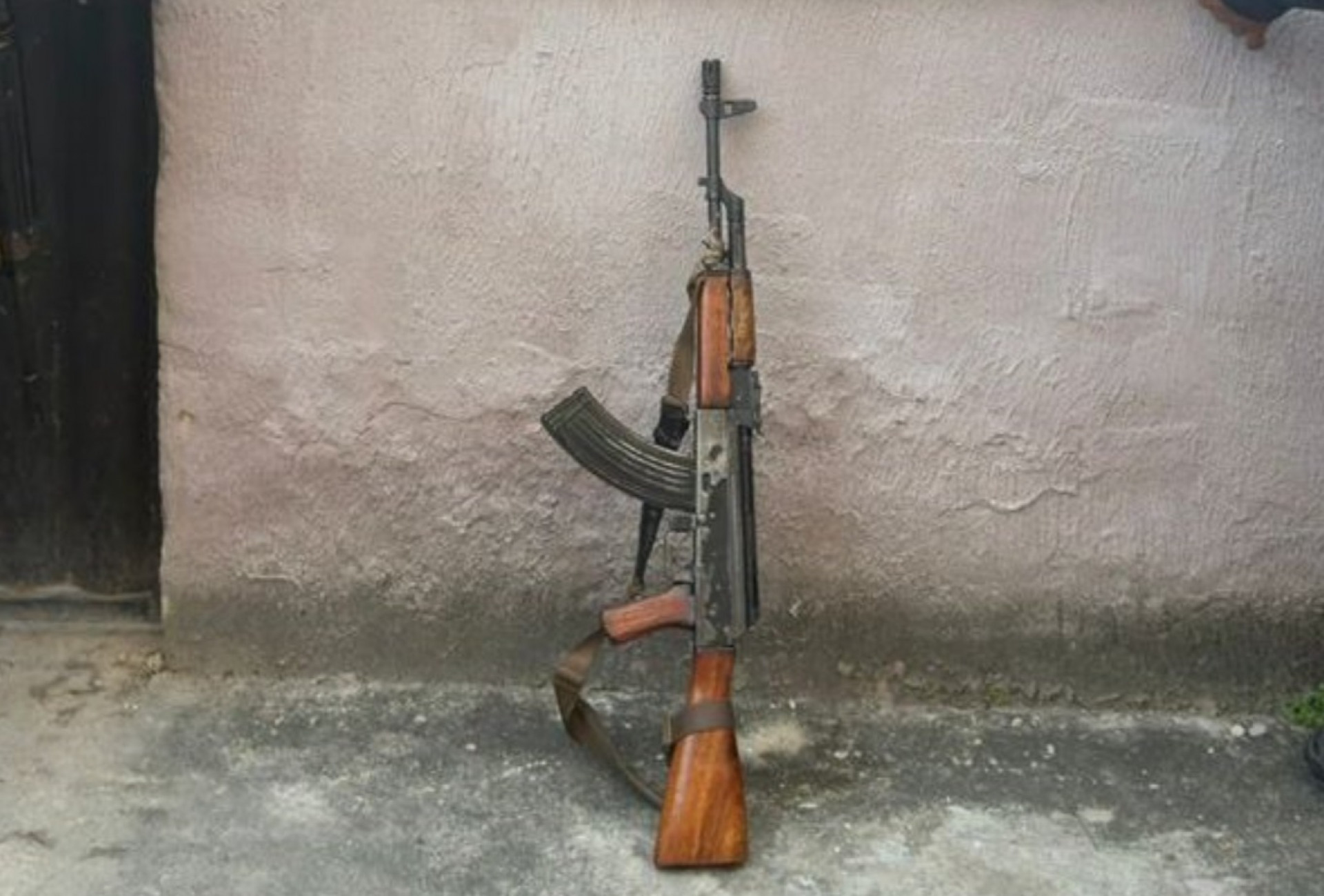 Fuzil recolhido pelos agentes do 
18&ordm; BPM (Jacarepagu&aacute;)
 - Divulga&ccedil;&atilde;o / PMERJ