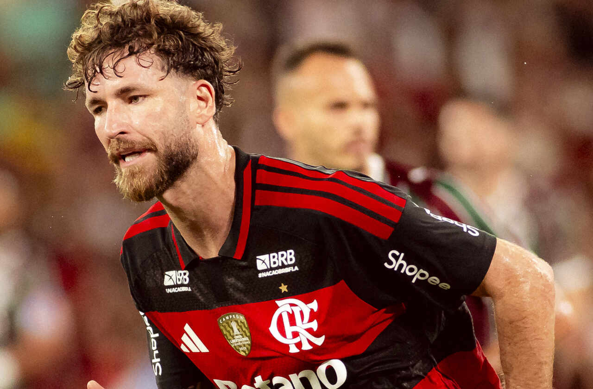 Ap&oacute;s vit&oacute;ria do Flamengo, L&eacute;o Pereira agradece ao Fluminense