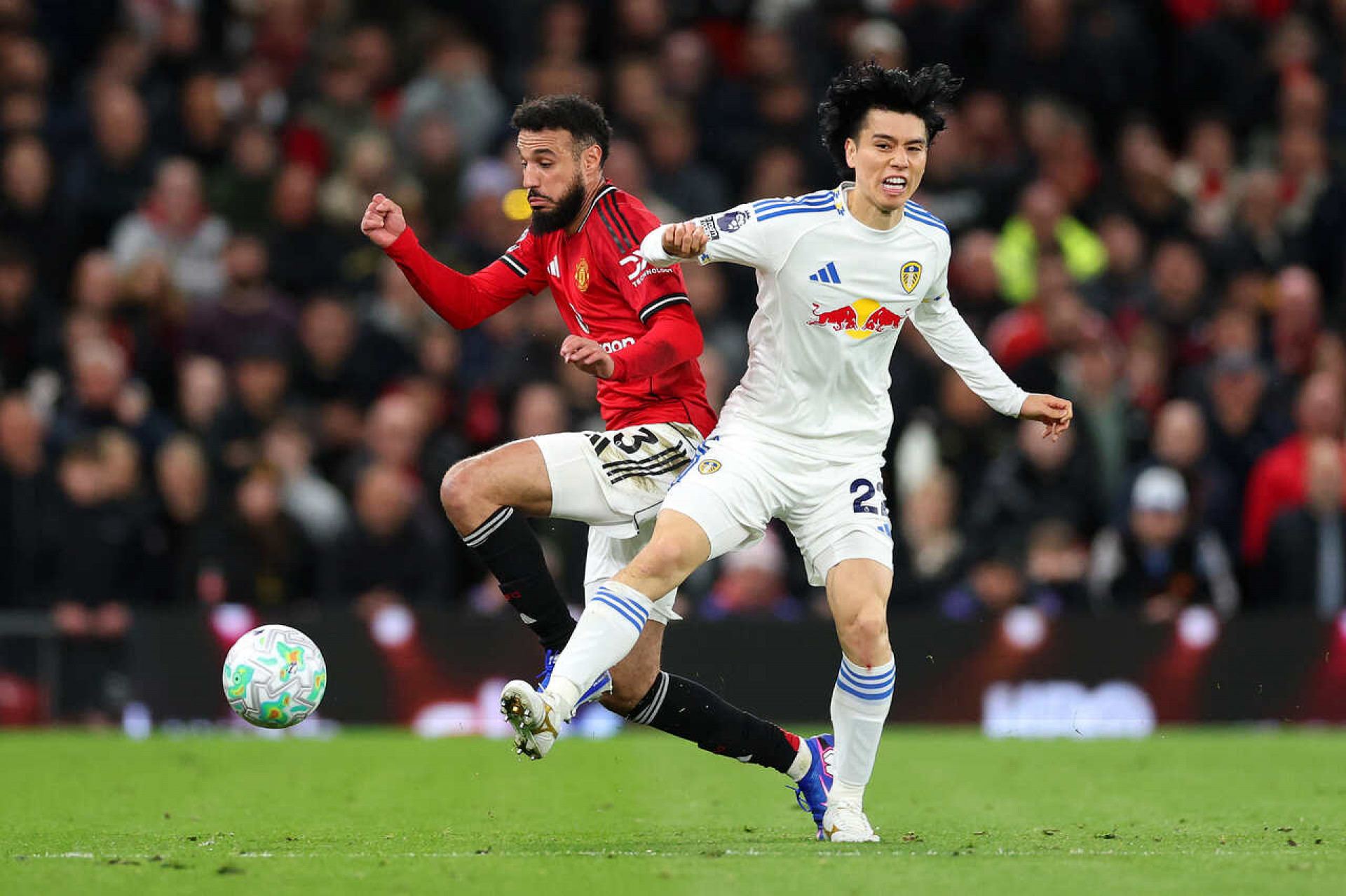 Casemiro marca, mas Leeds quebra tabu e vence o United no Old Trafford