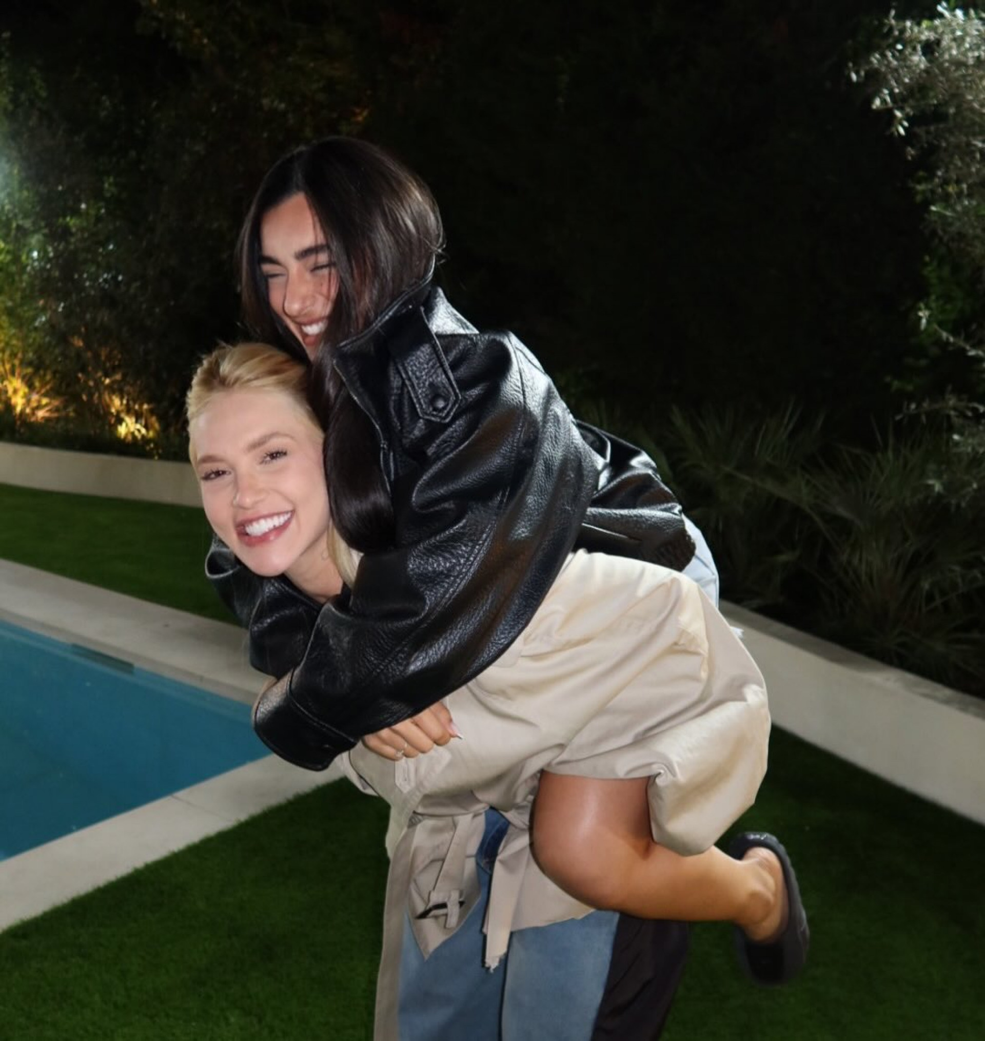 Virginia Fonseca publicou uma série de fotos com a amiga, Duda Freire - Reprodução/Instagram