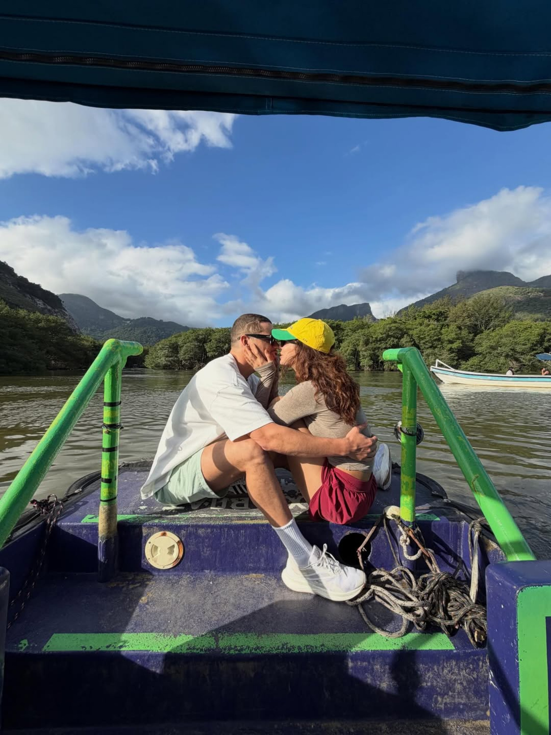 José Loreto e Fernanda Marques trocaram carinhos em passeio - Reprodução/Instagram