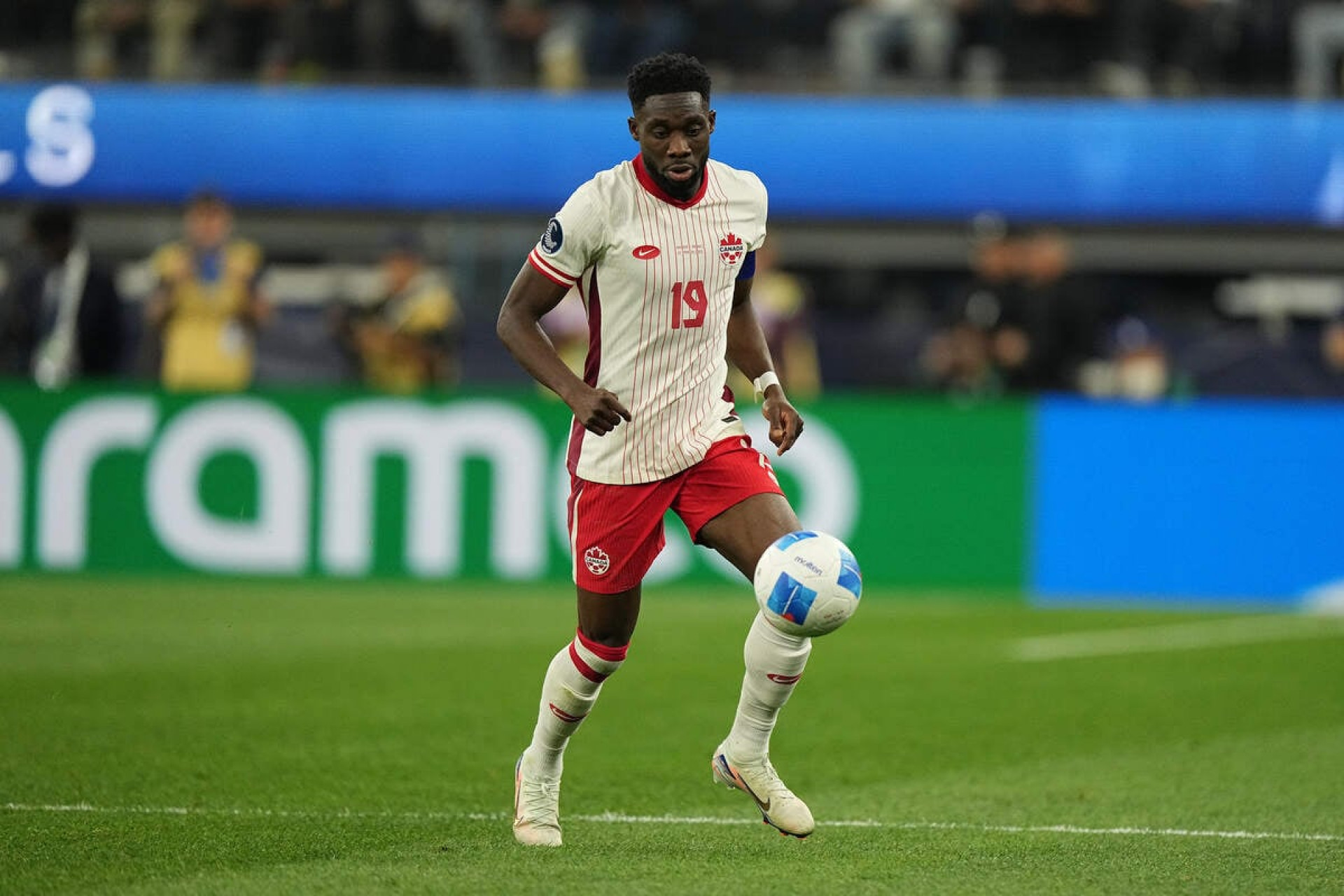 Feras da Copa: Alphonso Davies, o velocista multitarefas do Canad&aacute;