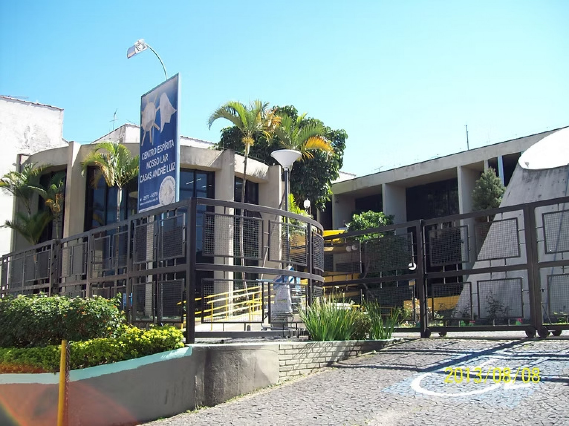 Funcionário com licença médica é demitido por postar foto na praia