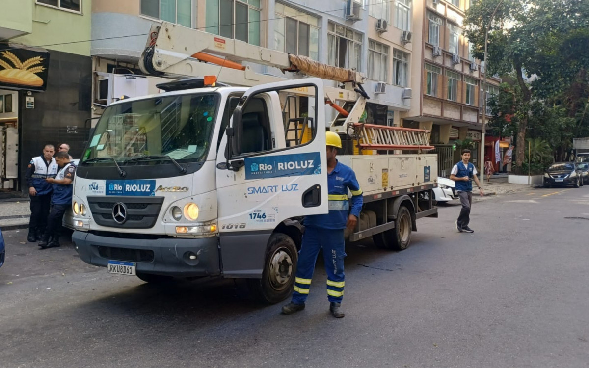 Equipes da Rioluz atuam no local - Divulga&ccedil;&atilde;o